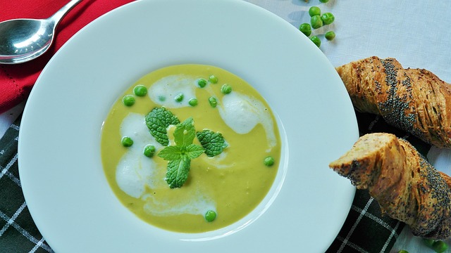 Spring Pea Soup: A Creamy, Refreshing Vegan Recipe in 20 Minutes